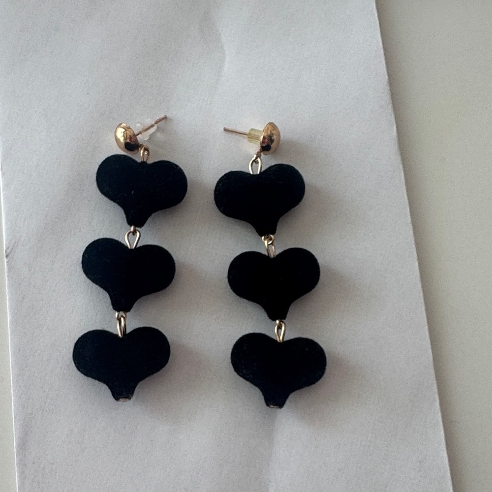 Elegant Black Heart Drop Earrings